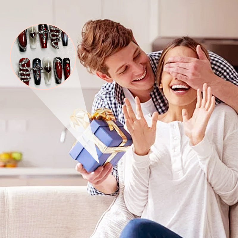 Gothic-Style Fake Nails